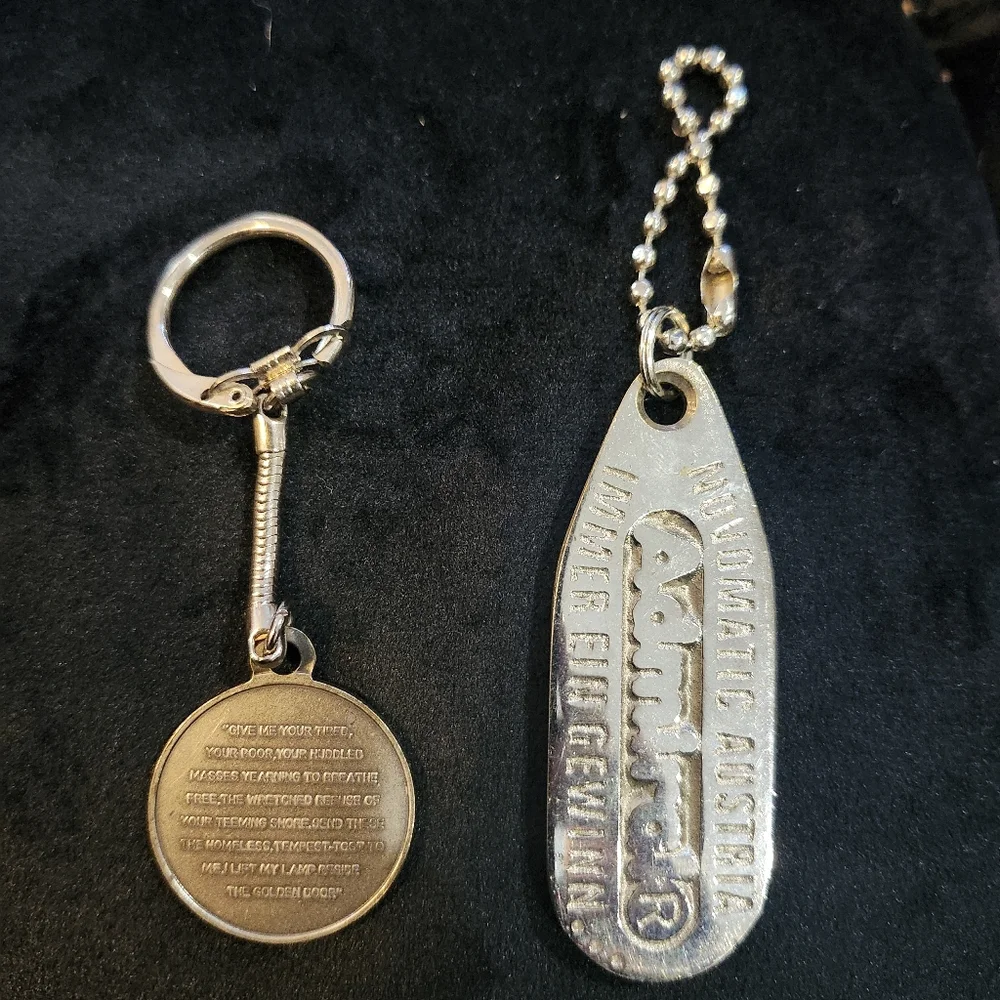 Vintage Silver Statue of Liberty Keychain Set